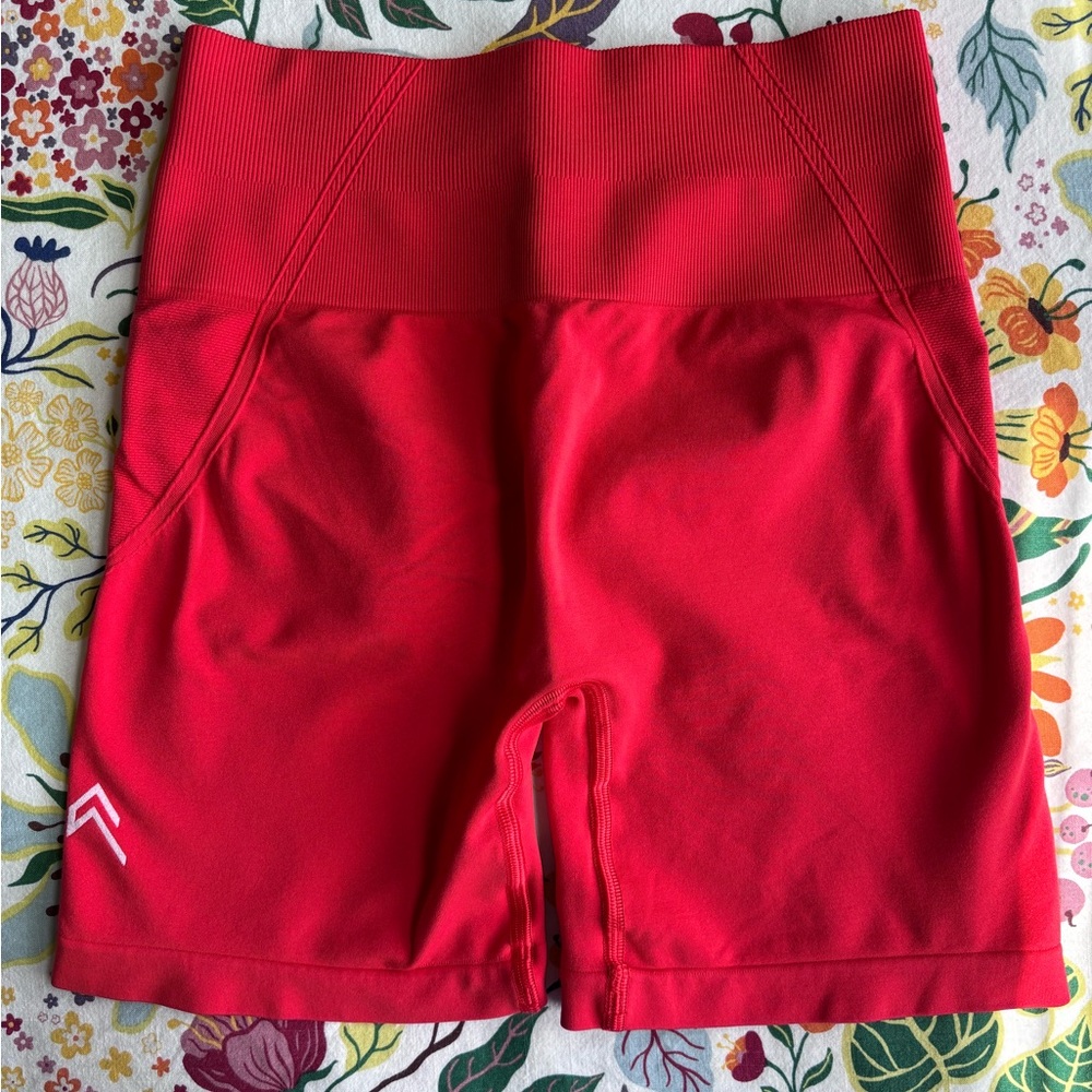 EFFORTLESS MUSCLE MOMMY RED SHORTS - SMALL